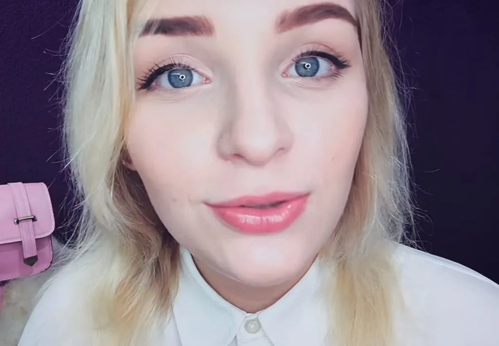 "arina sl asmr" a blonde cute asmr artist