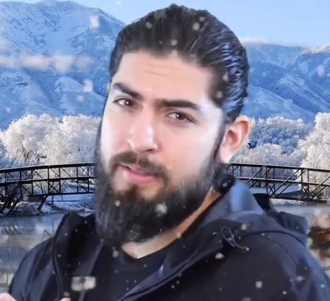 "Asmr Eduardo" overlooking a mountain