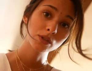 "Colomba Asmr" face selfie