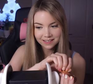 "Dizzy Kitten Asmr" using her 3dio Microphone
