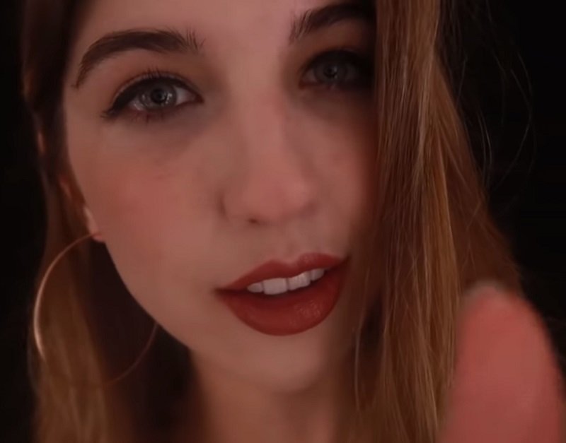 "Frivolous Fox Asmr" selfie