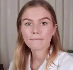 "Lizi Asmr" in a white outfit
