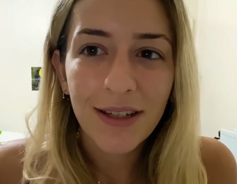"Miss Manganese Asmr" a beautiful blonde asmr artist.