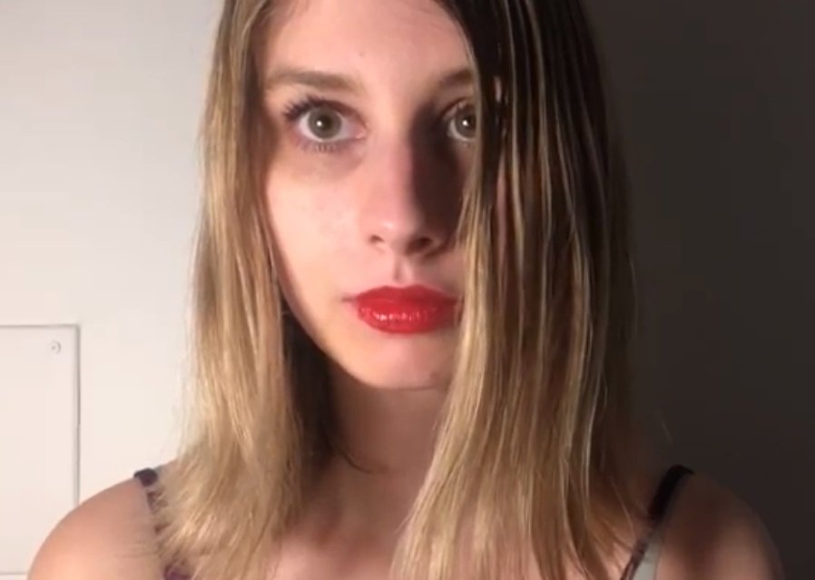 "Moha Asmr" face selfie