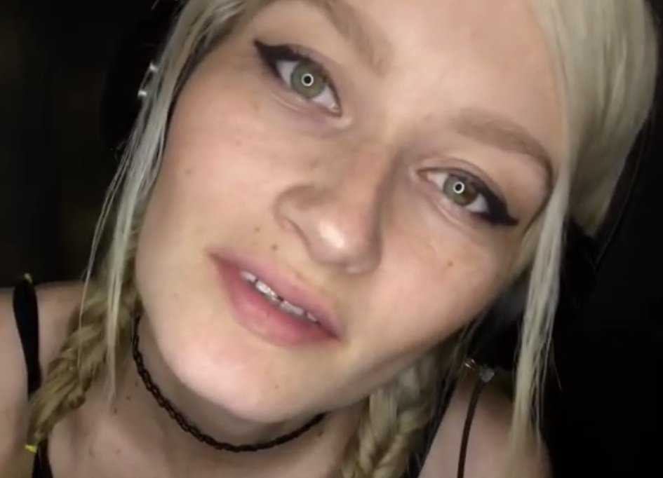 "sisi asmr" blonde asmr artist selfie