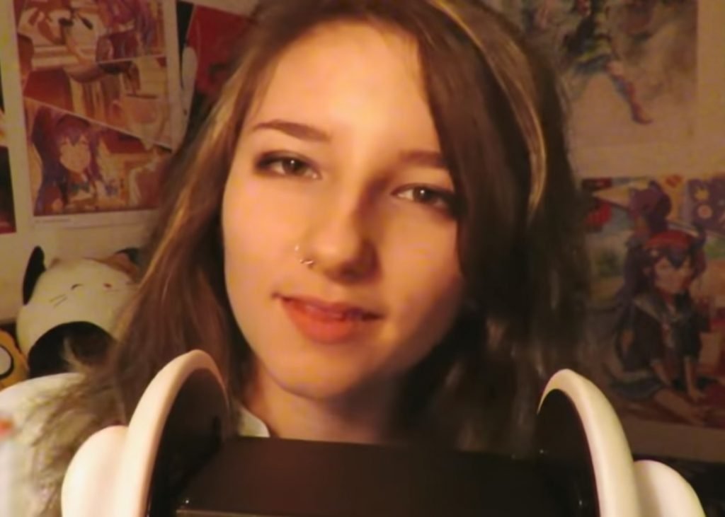 "aftynrose" rubbing your ears with a 3 dio microphone.