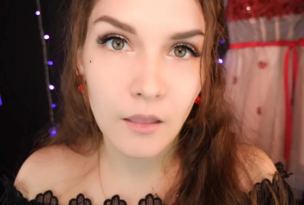 "asmr kittyklaw" looking beautiful as ever