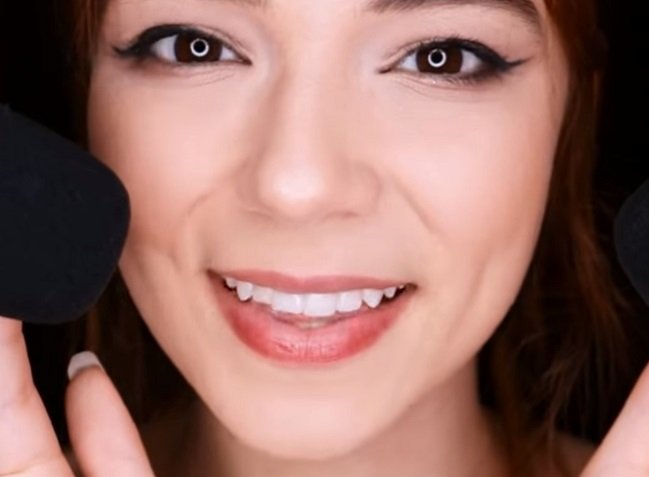 "maimy asmr" a beautiful Brazilian asmr artist.