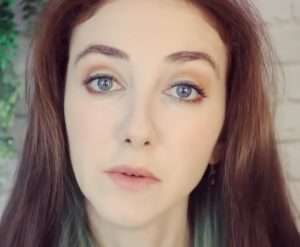 "VisualSounds1 Asmr" face selfie with auburn hair