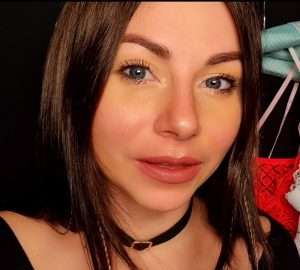 "Black Kitty" face selfie top Russian ASMR artist.