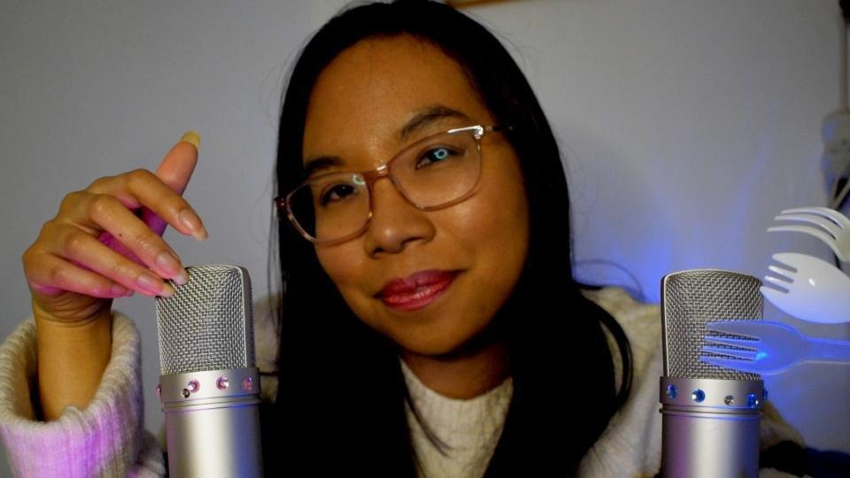 "Misschic ASMR" with 2 microphones