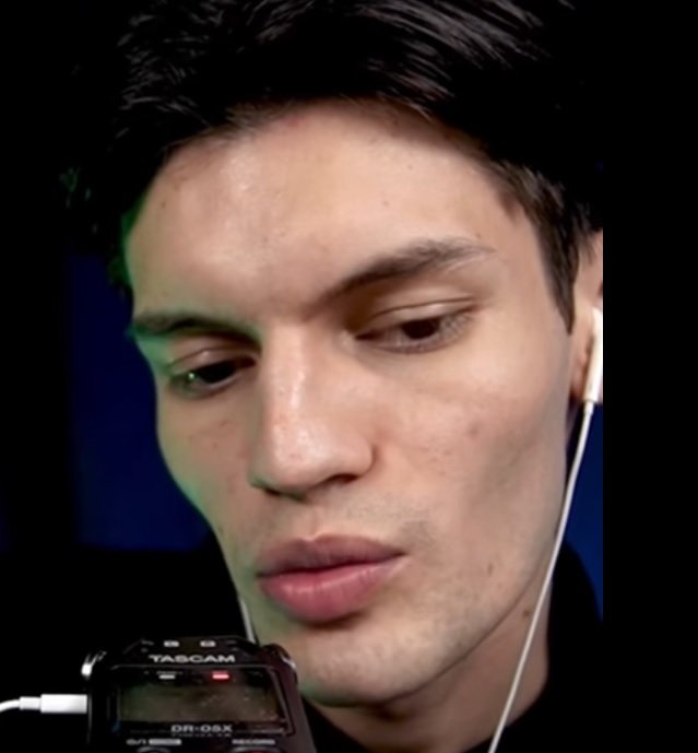 "Mol ASMR" a top male Colombian ASMR artist