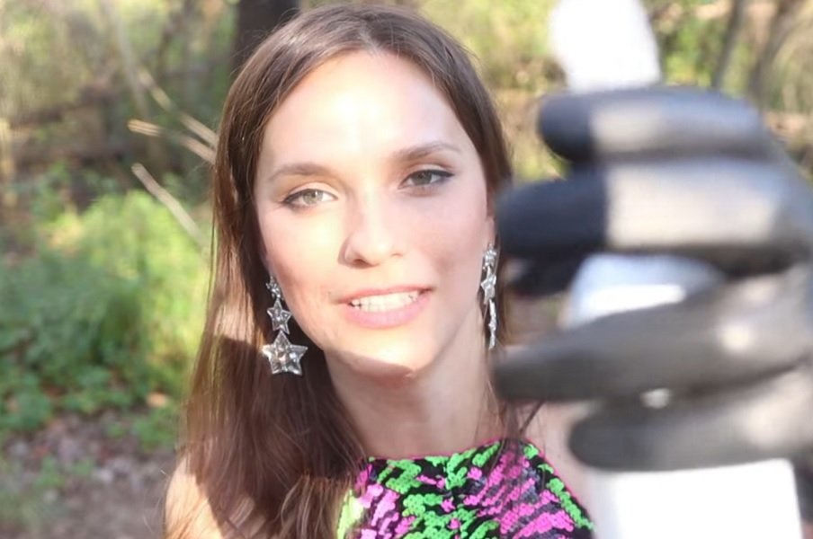 "ASMR Girlfriend" 2022 Model ASMR artist