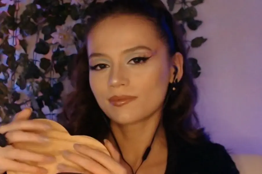 "Arle Quinn ASMR" Turkish ASMR Artist very pretty