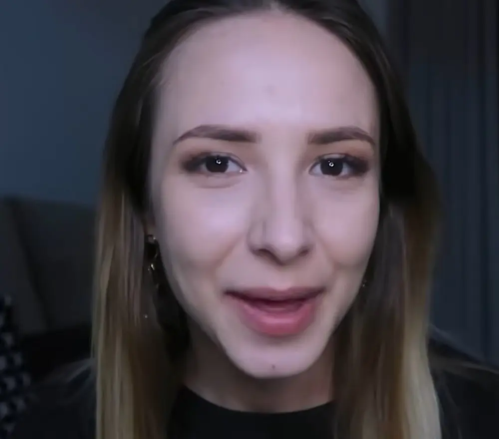 Larissa Volpati smiling giving ASMR