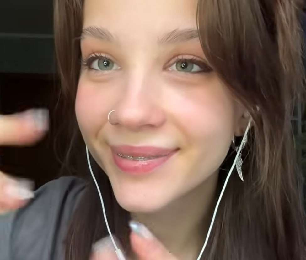 Mar1oASMR smiling giving ASMR