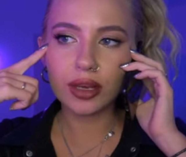 "ASMR Bella Mur" dominatrix asmr artist
