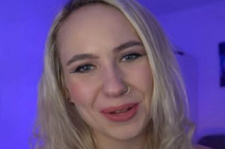 "ASMR Bella Mur" beautiful and sexy onlyfans ASMR Artist