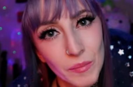 "asmr blush" selfie
