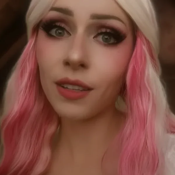 Egilea ASMR Neko Chan Egilea ASMR with white and pink hair doing Neko Chan ASMR