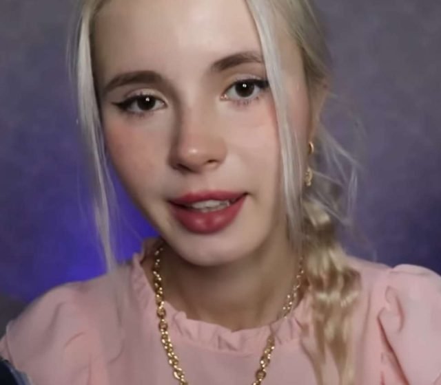 Kotlettik ASMR "Kotlettik ASMR" one of the most beautiful ASMR artists in the world in a pink dress.