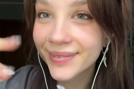 Mar1oASMR smiling giving ASMR