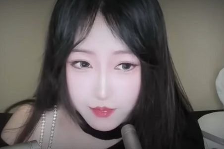"ASMR erDaiJiang" with black hair
